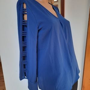 Emma G. Size Medium. NWT $50. Split Sleeves. Fast Ship.